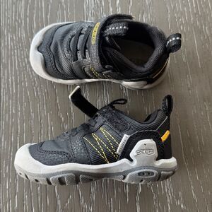 Keen Baby Black and Gray Sneakers Casual Shoes Washable Size 5 EUC